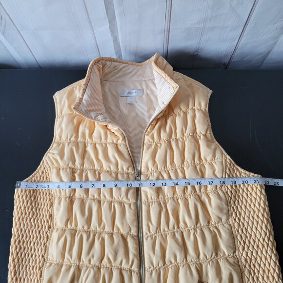 CJ Banks Full Zip Quilted Puffer Vest Women’s Plus 2X Light Yellow w/waffle knit - Picture 6 of 7